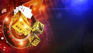 Antarmuka aplikasi mobile dana 77 menampilkan slot Aviator, Sweet Bonanza, dan permainan live casino
