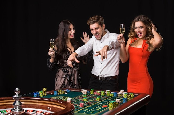 Antarmuka permainan Lucky Twins di dana 77 menunjukkan kontrol taruhan dan fitur bonus
